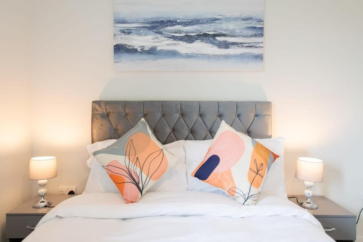 Fantastic 1 Bed Apartment In Crawley Exteriör bild