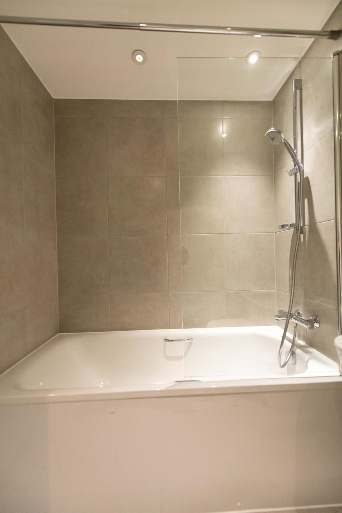 Fantastic 1 Bed Apartment In Crawley Exteriör bild
