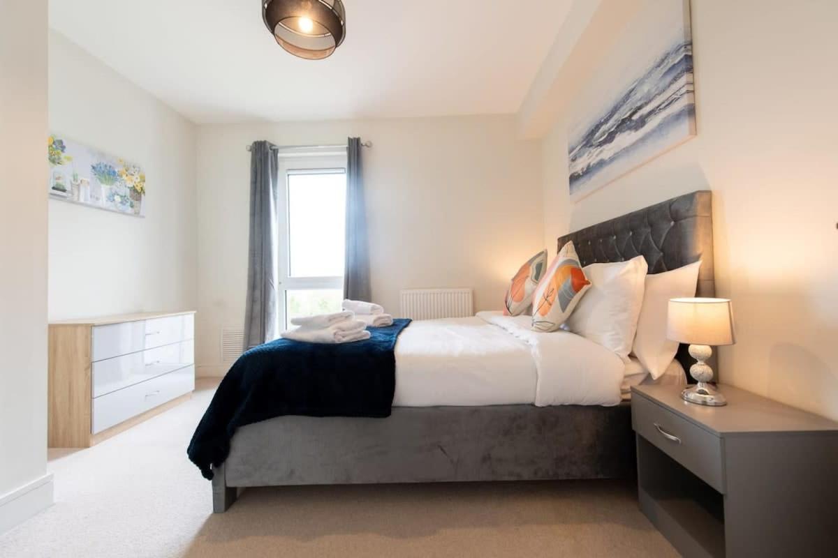 Fantastic 1 Bed Apartment In Crawley Exteriör bild