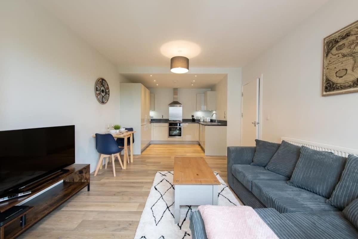 Fantastic 1 Bed Apartment In Crawley Exteriör bild