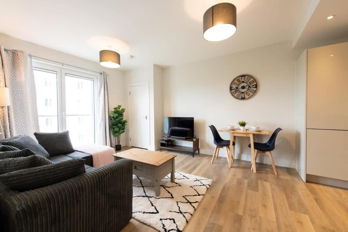 Fantastic 1 Bed Apartment In Crawley Exteriör bild