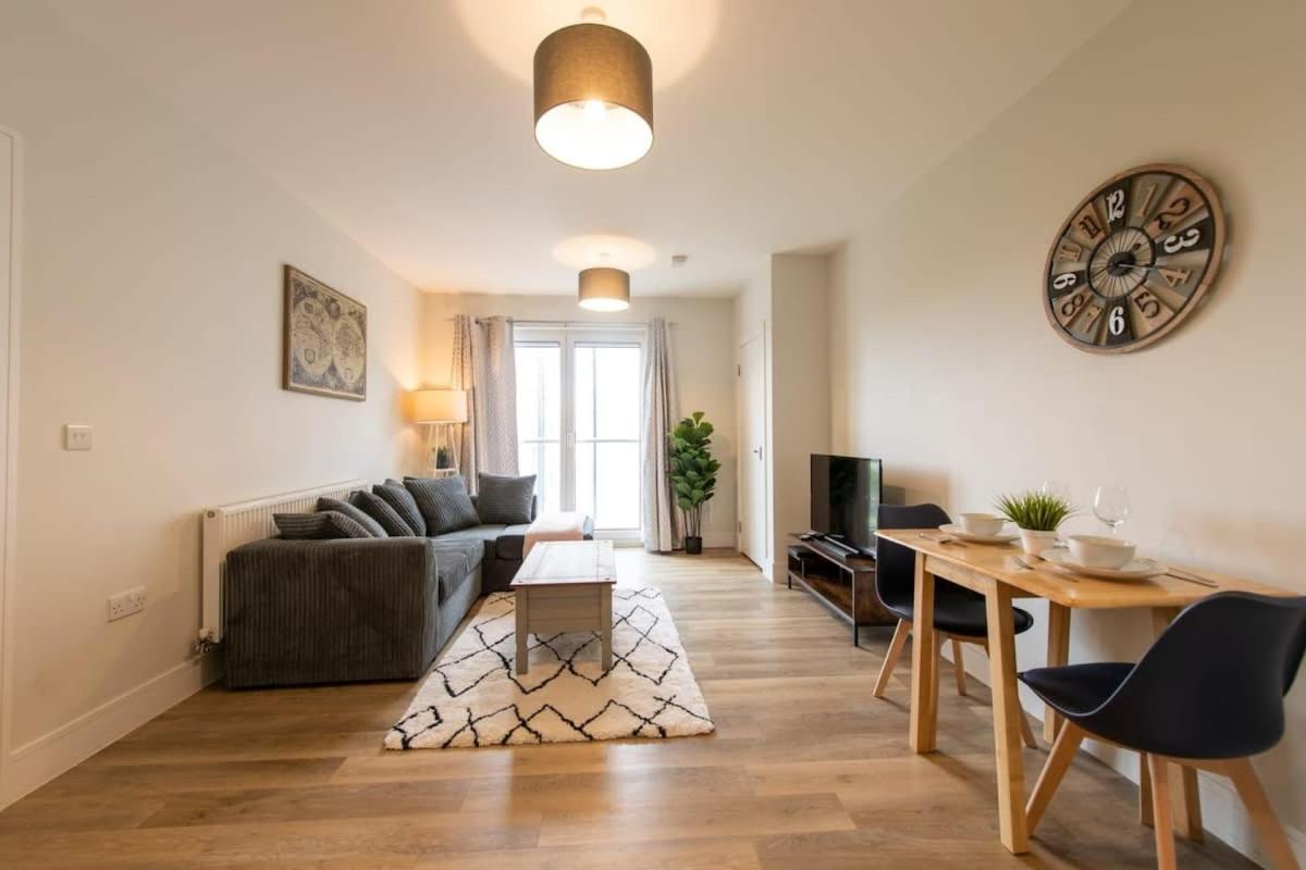 Fantastic 1 Bed Apartment In Crawley Exteriör bild