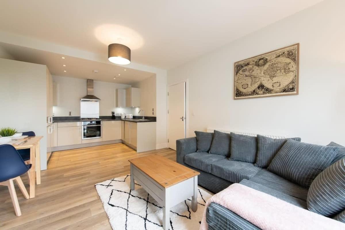 Fantastic 1 Bed Apartment In Crawley Exteriör bild