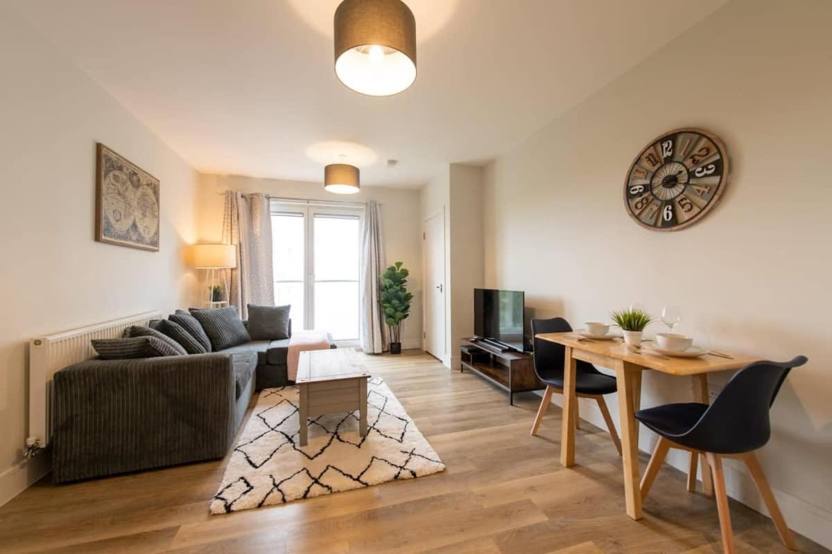 Fantastic 1 Bed Apartment In Crawley Exteriör bild